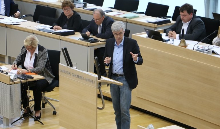 Olaf Meister am Plenum im Landtag.