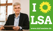 Olaf Meister mit iPad am Tisch und Sticker I love LSA.