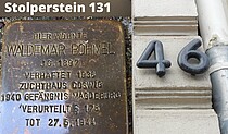 Fotomontage Stolperstein 131 Waldemar Böhmel und Hausnummer 46 in der Otto-von-Guericke-Str. 46.