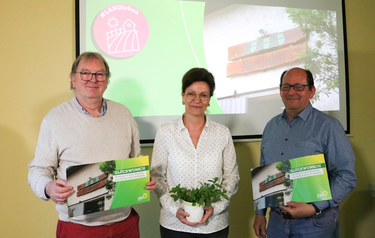 Drei Gewinner*innen des Dorfladenwettbewerbes