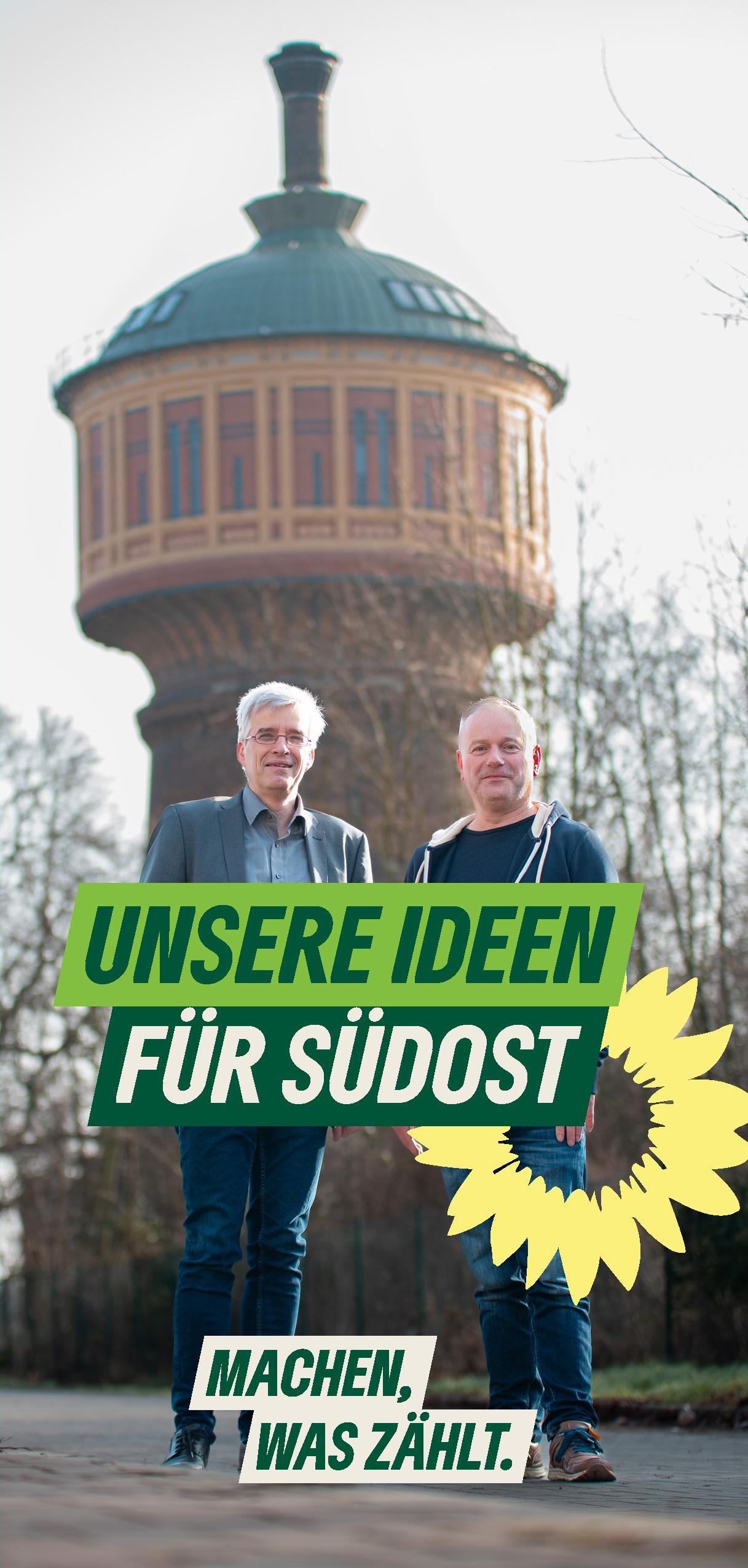 Olaf Meister und Tom Bruchholz vor dem Salbker Wasserturm