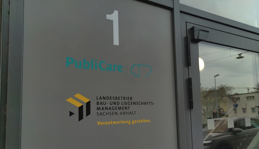 Eingangstür der BLSA mit Briefkasten. Eingangstür der BLSA mit Briefkasten.