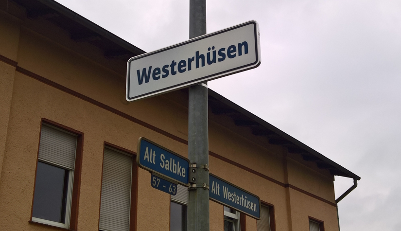 Ortsteilschild Westerhüsen am Mast