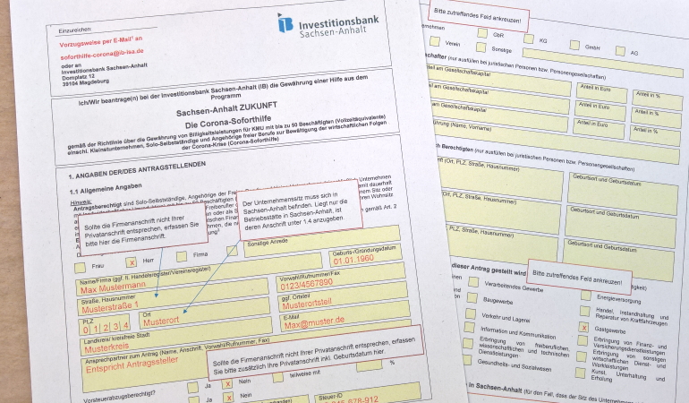 Musterantrag Corona-Soforthilfe auf einem Tisch.