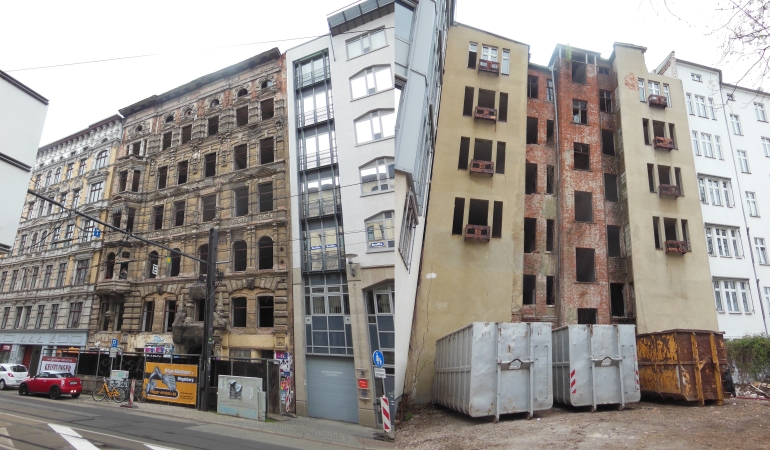 Sternstraße 2 während des Abrisses Vorder- und Hinterhaus. Sternstraße 2 während des Abrisses Vorder- und Hinterhaus.