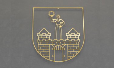 Magdeburger Stadtwappen in Gold vor einem grauen Hintergrund.