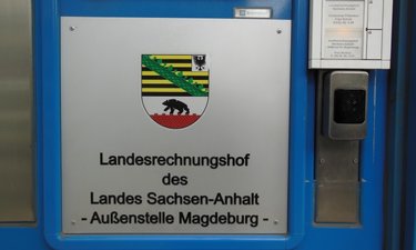 Eingang Landesrechnungshof in Magdeburg.