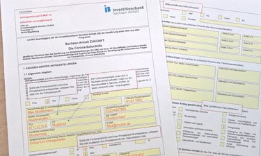 Musterantrag Corona-Soforthilfe auf einem Tisch.