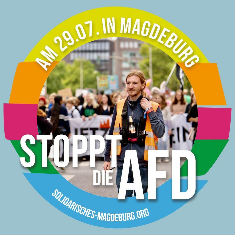 Stoppt AfD-Button mit Person