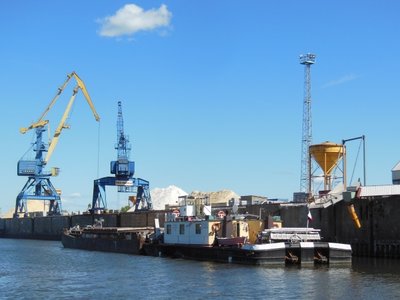 Beladevorgang im Magdeburger Hafen.