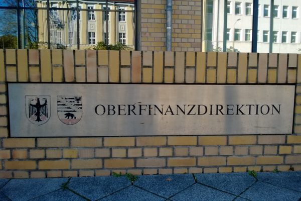 Schild der ehemaliger Oberfinanzdirektion Magdeburg.
