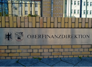 Schild der ehemaliger Oberfinanzdirektion Magdeburg.