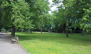 Blick in den Bahnhofspark in Bernburg.