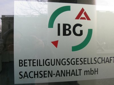 Firmenschild IBG im City-Carrè.