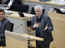 Olaf Meister am Rednerpult im Landtag.