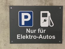 Schild Parkplatz Nur E-Autos