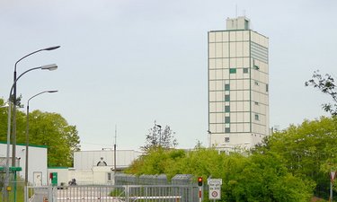 Blick auf den Förderturm des Atommüllendlagers Morsleben.