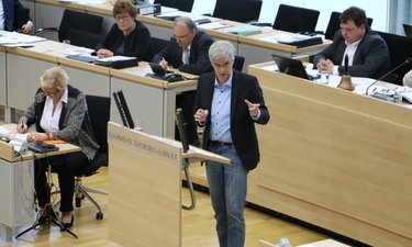 Olaf Meister am Plenum im Landtag.