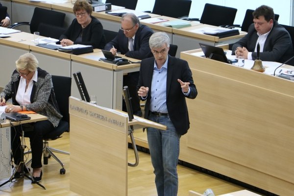 Olaf Meister am Plenum im Landtag.