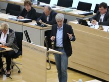 Olaf Meister am Plenum im Landtag.