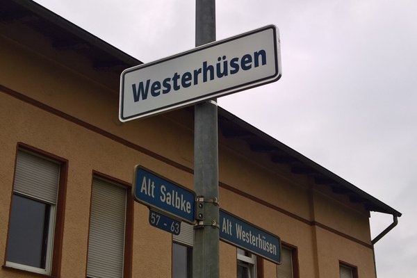 Ortsteilschild Westerhüsen am Mast