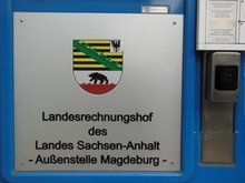 Eingang der Außenstelle des Landesrechnungshofes in Magdeburg.